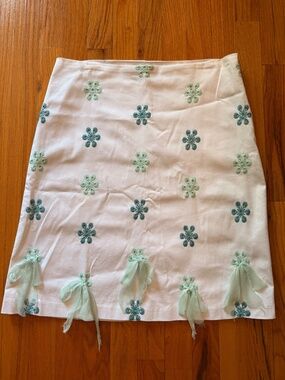 Karen Kane Women's White and Blue Skirt Size 10 embroidered detail